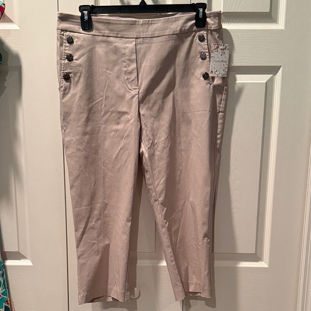 # NWT Women's 2x Khaki Capris with button accents